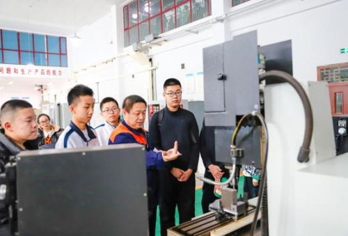 打卡哈工程智慧工廠，建筑市場管理協會許下報國心愿